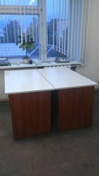 Столы офисные (2 штуки) с приставкой для переговоров + шкаф для одежды